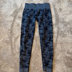 Gym shark size medium black camo leggings NWOT